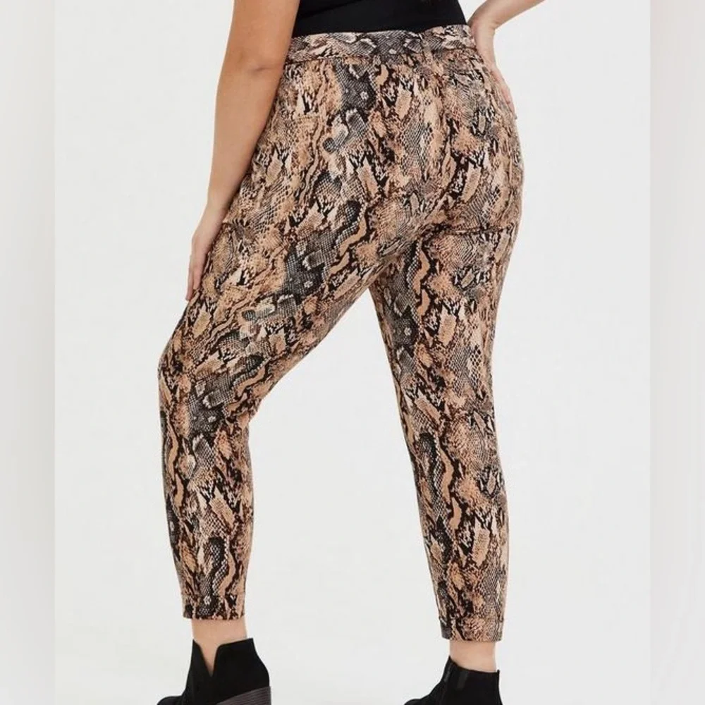 Torrid Animal Snakeskin Print Pull-On Taper Stretch Crepe High-Rise Pants 1X